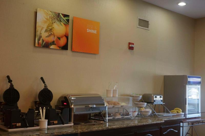 Comfort Inn & Suites Burnet image