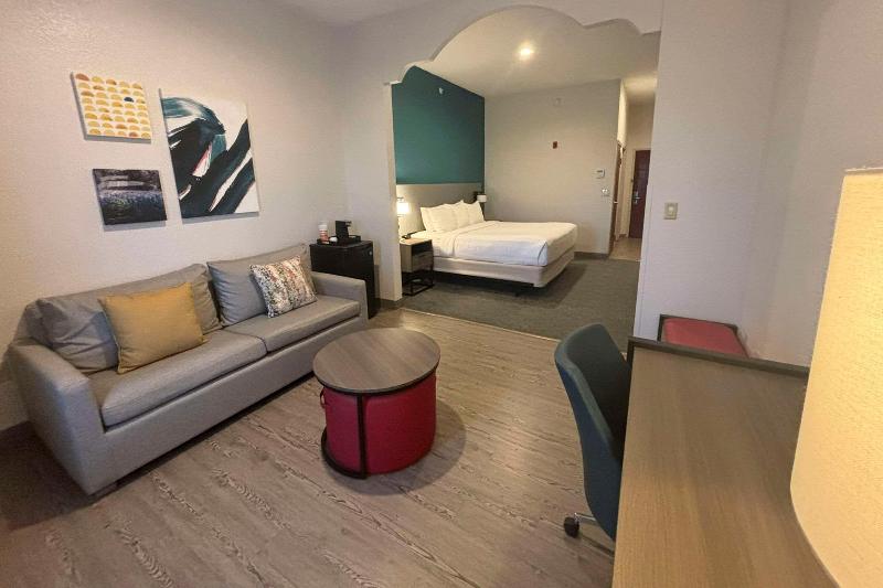 Comfort Inn & Suites Burnet image