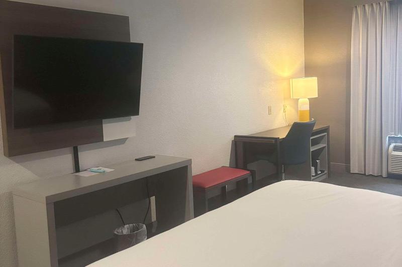 Comfort Inn & Suites Burnet image