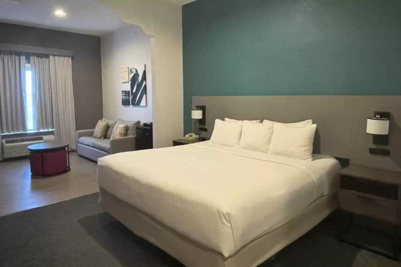 Comfort Inn & Suites Burnet image