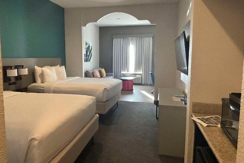 Comfort Inn & Suites Burnet image