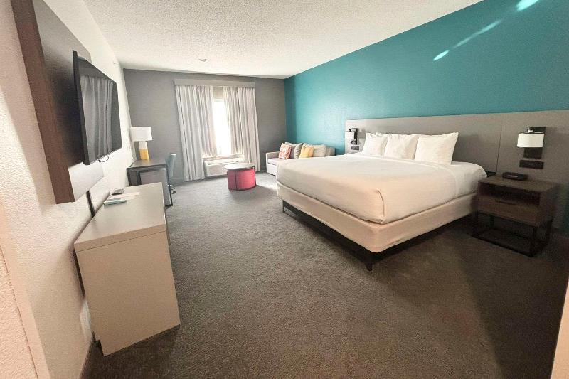 Comfort Inn & Suites Burnet image