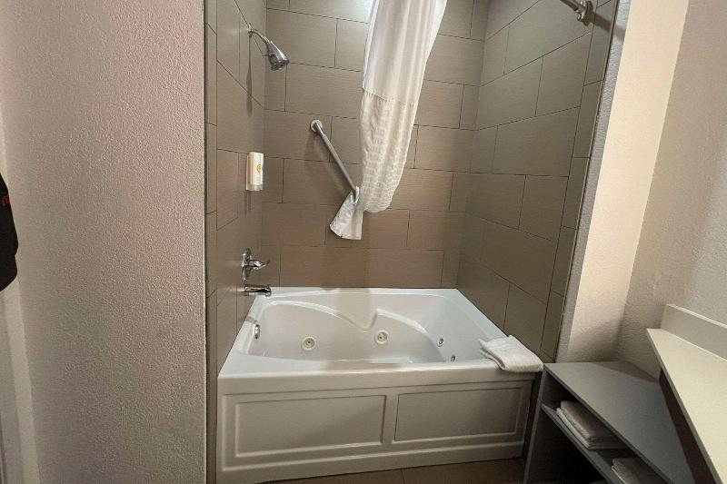 Comfort Inn & Suites Burnet image