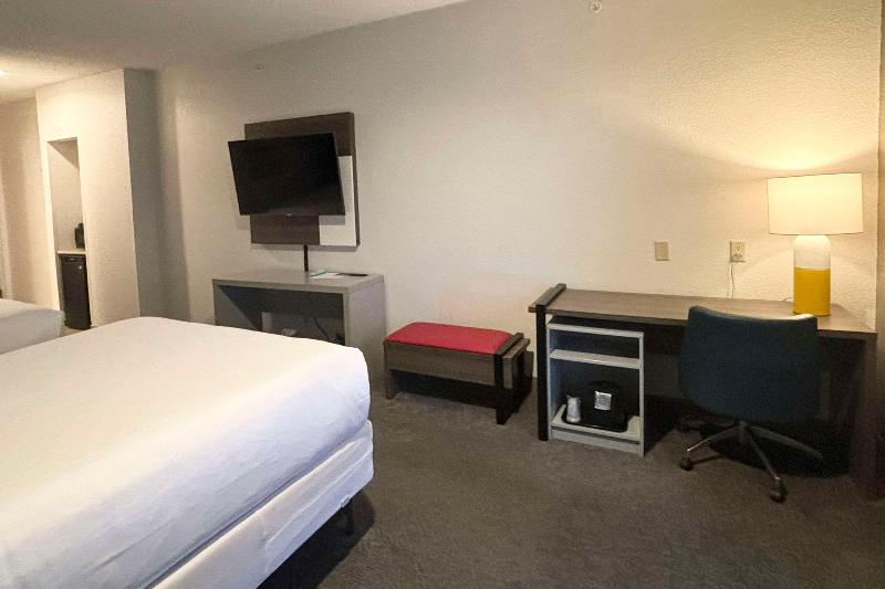 Comfort Inn & Suites Burnet image