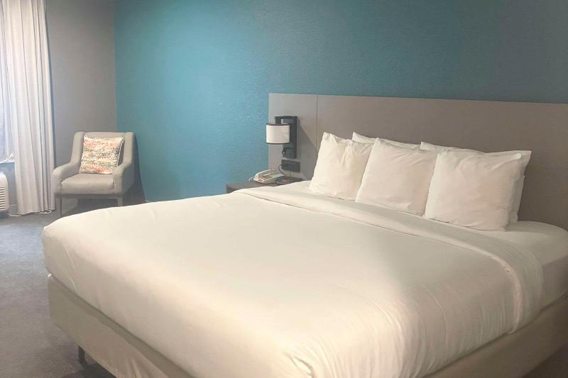 Comfort Inn & Suites Burnet image