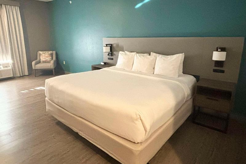 Comfort Inn & Suites Burnet image