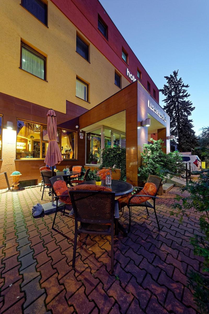 Max Inn