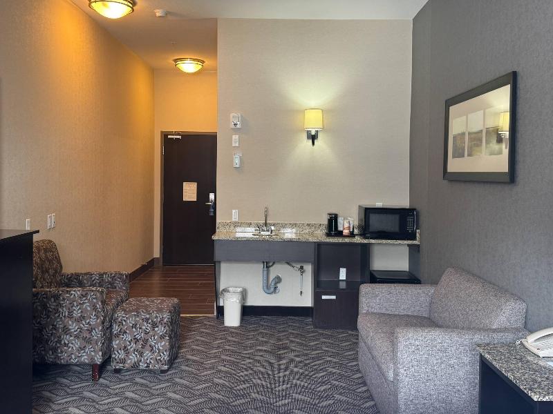 Comfort Inn & Suites Fort Saskatchewan Area image