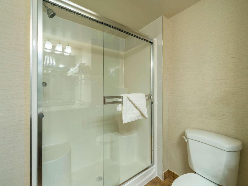 Comfort Inn & Suites Surrey image