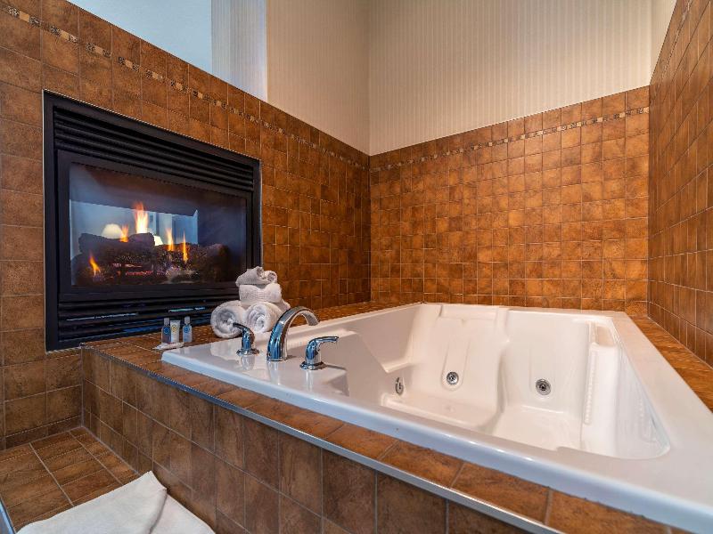 Comfort Inn & Suites Surrey image