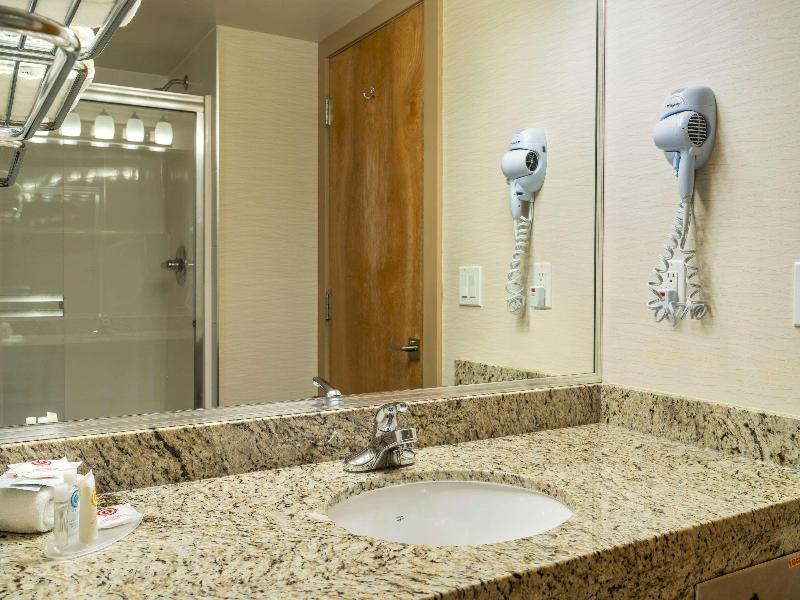 Comfort Inn & Suites Surrey image