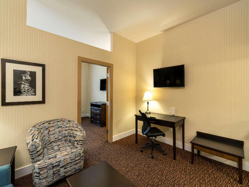 Comfort Inn & Suites Surrey image