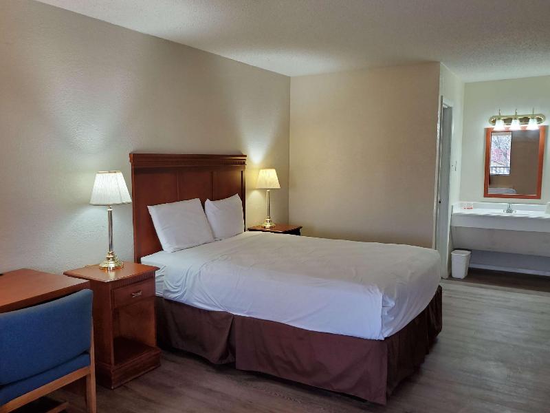 Econo Lodge image 10