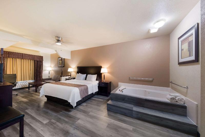 Quality Inn & Suites Terrell image