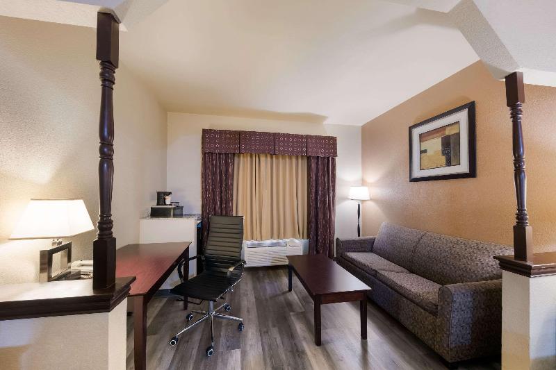 Quality Inn & Suites Terrell image