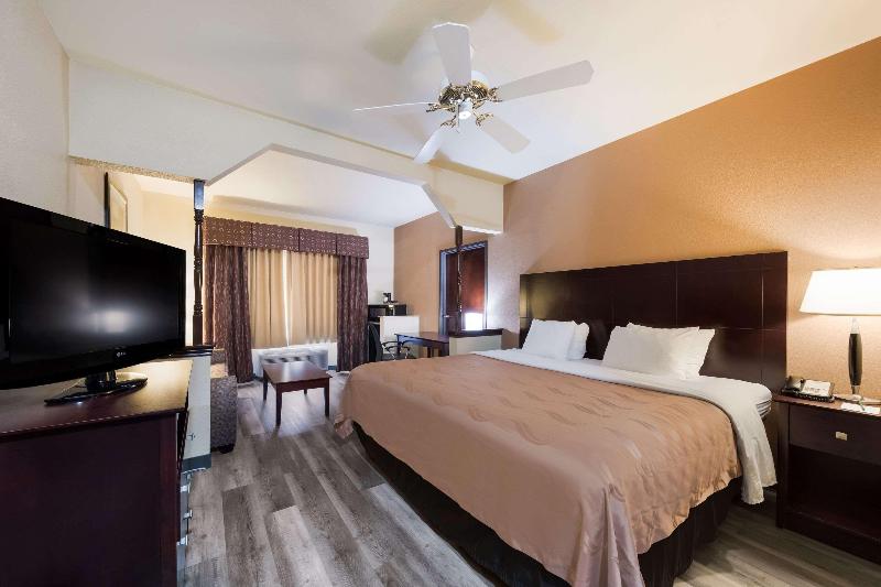 Quality Inn & Suites Terrell image