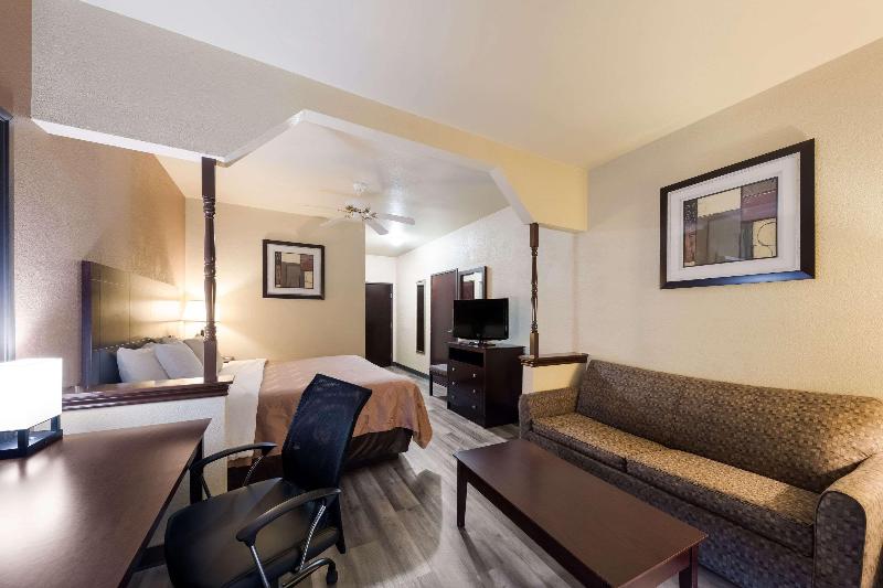 Quality Inn & Suites Terrell image