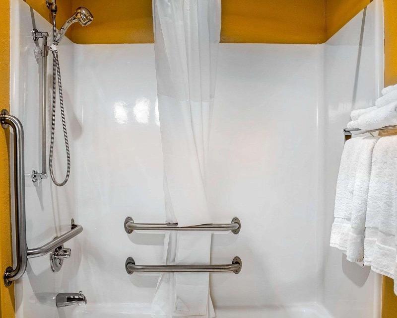 Quality Inn Manitowoc image
