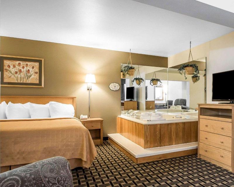 Quality Inn Mauston I-90 image