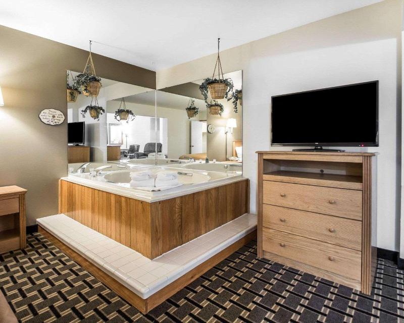 Quality Inn Mauston I-90 image
