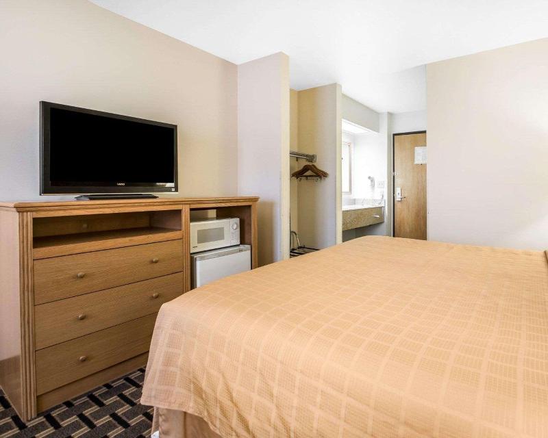 Quality Inn Mauston I-90 image