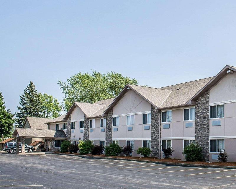 Quality Inn & Suites Sturgeon Bay Area image