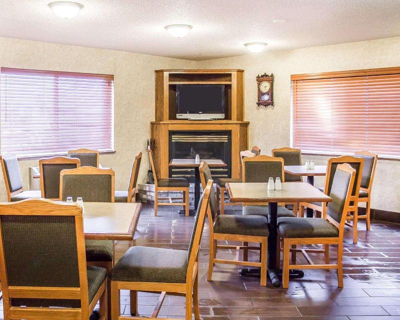 Quality Inn & Suites Sturgeon Bay Area image
