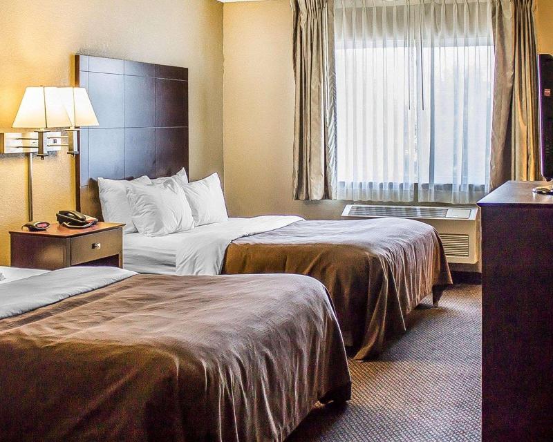Quality Inn & Suites Sturgeon Bay Area image