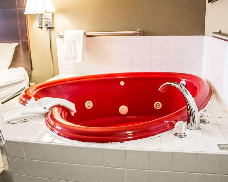 Quality Inn & Suites Sturgeon Bay Area image