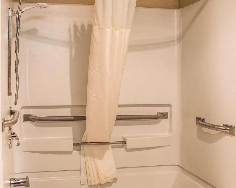 Quality Inn & Suites Sturgeon Bay Area image