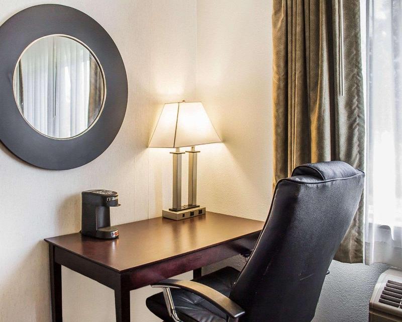 Quality Inn & Suites Sturgeon Bay Area image