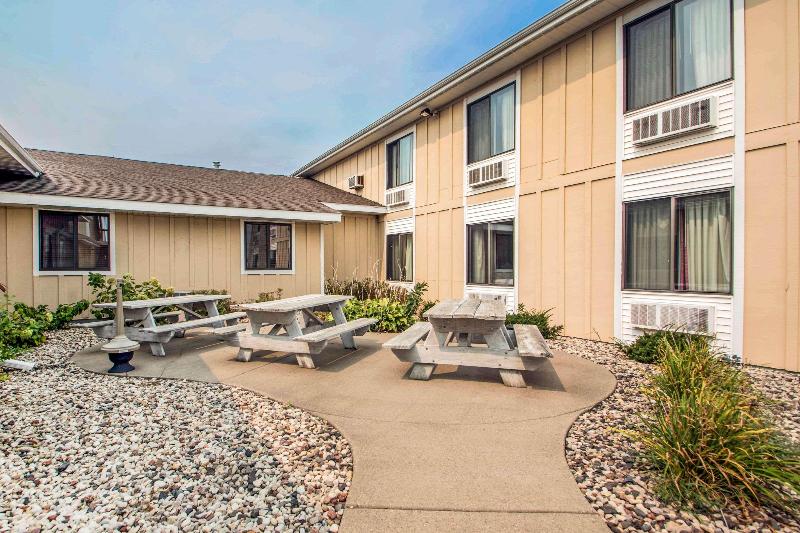 Clarion Pointe Tomah image