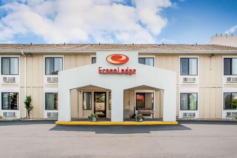 Clarion Pointe Tomah image
