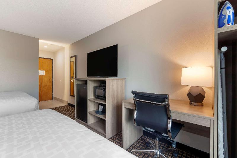 Clarion Pointe Tomah image
