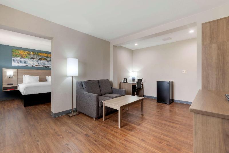 Clarion Pointe Tomah image