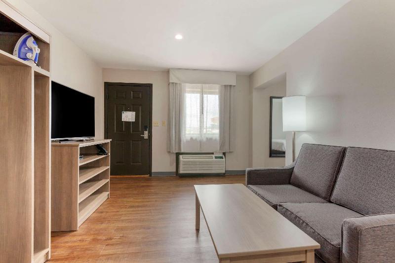 Clarion Pointe Tomah image