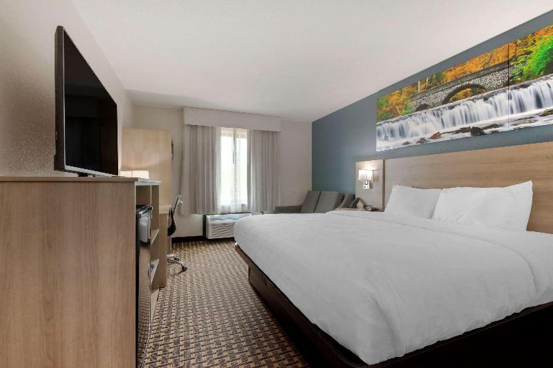 Clarion Pointe Tomah image