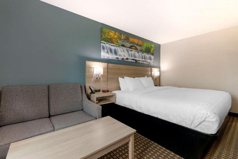 Clarion Pointe Tomah image