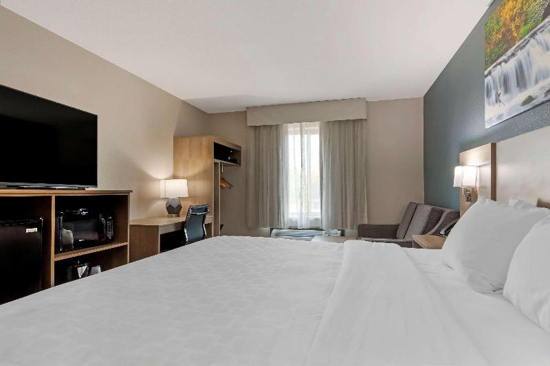 Clarion Pointe Tomah image