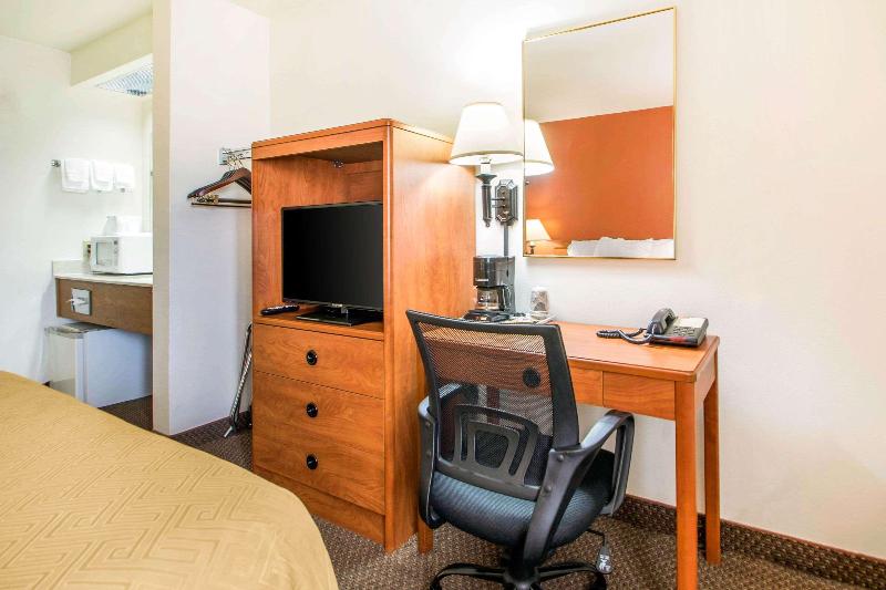 Clarion Pointe Tomah image