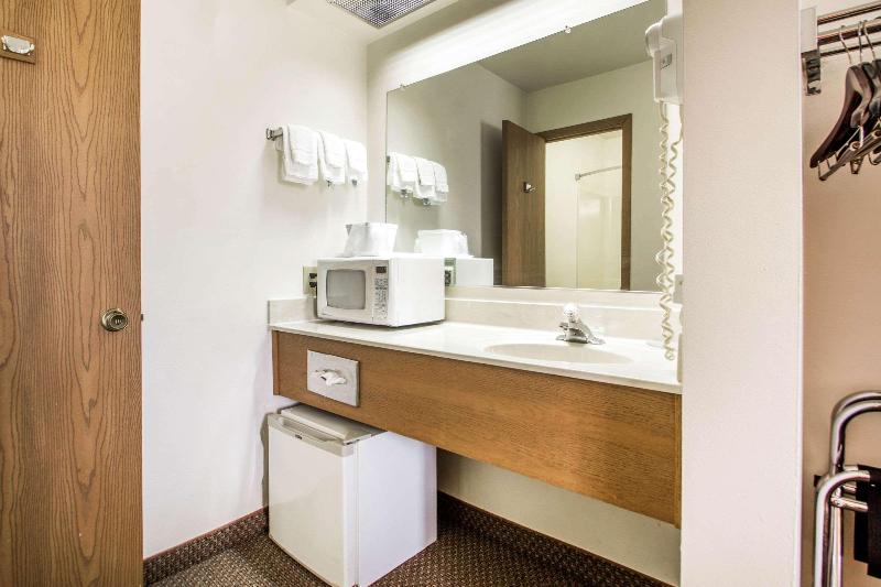 Clarion Pointe Tomah image