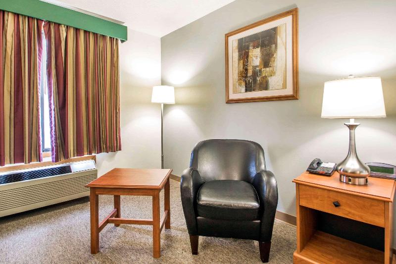 Clarion Pointe Tomah image