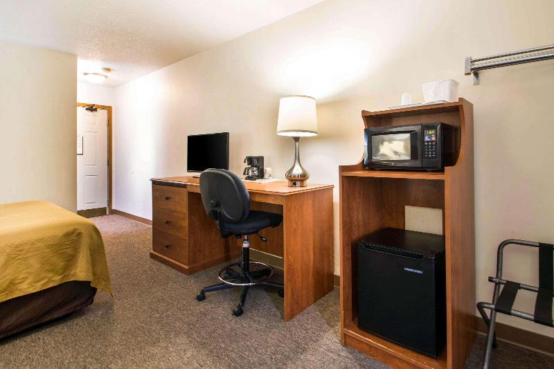 Clarion Pointe Tomah image