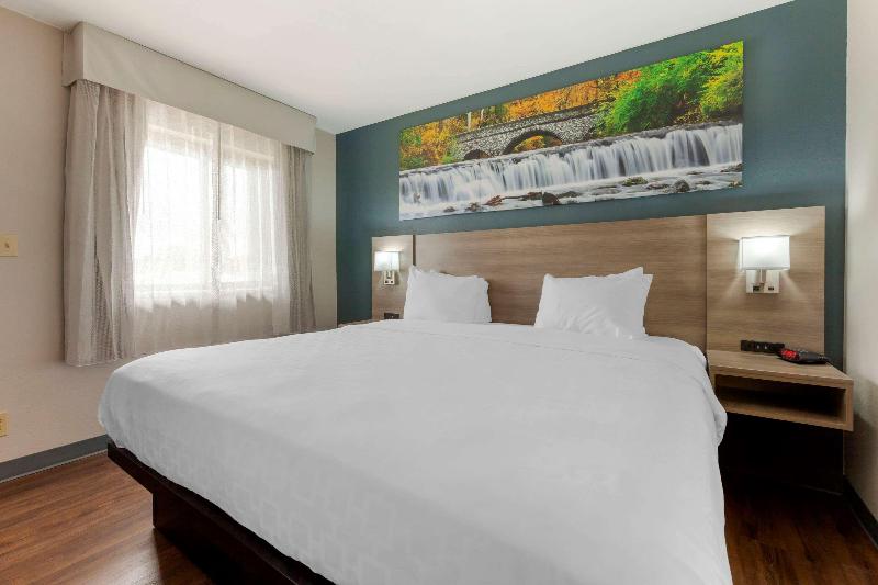 Clarion Pointe Tomah image