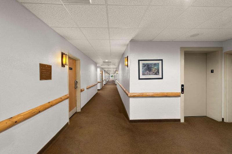 Rodeway Inn & Suites Tomahawk image