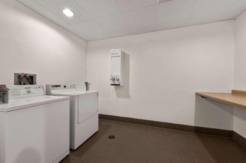 Rodeway Inn & Suites Tomahawk image