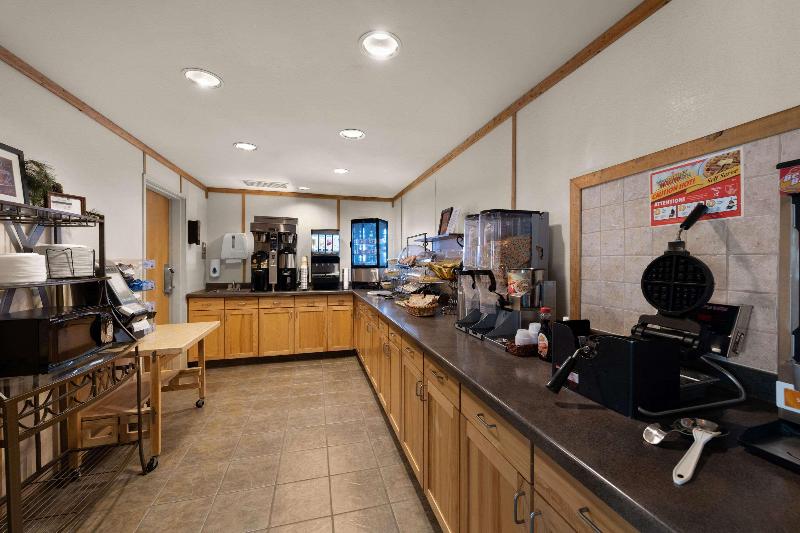 Rodeway Inn & Suites Tomahawk image