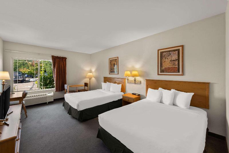 Rodeway Inn & Suites Tomahawk image