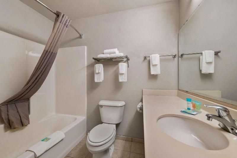 Rodeway Inn & Suites Tomahawk image