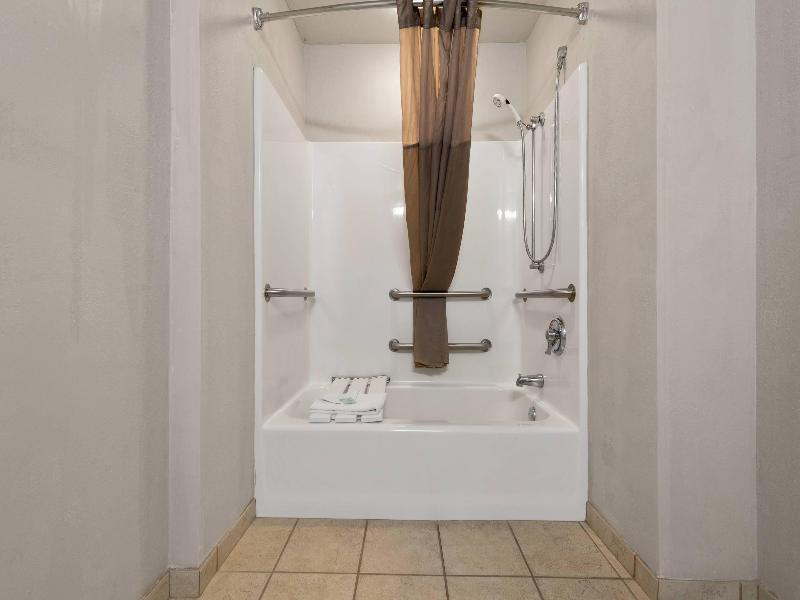 Rodeway Inn & Suites Tomahawk image